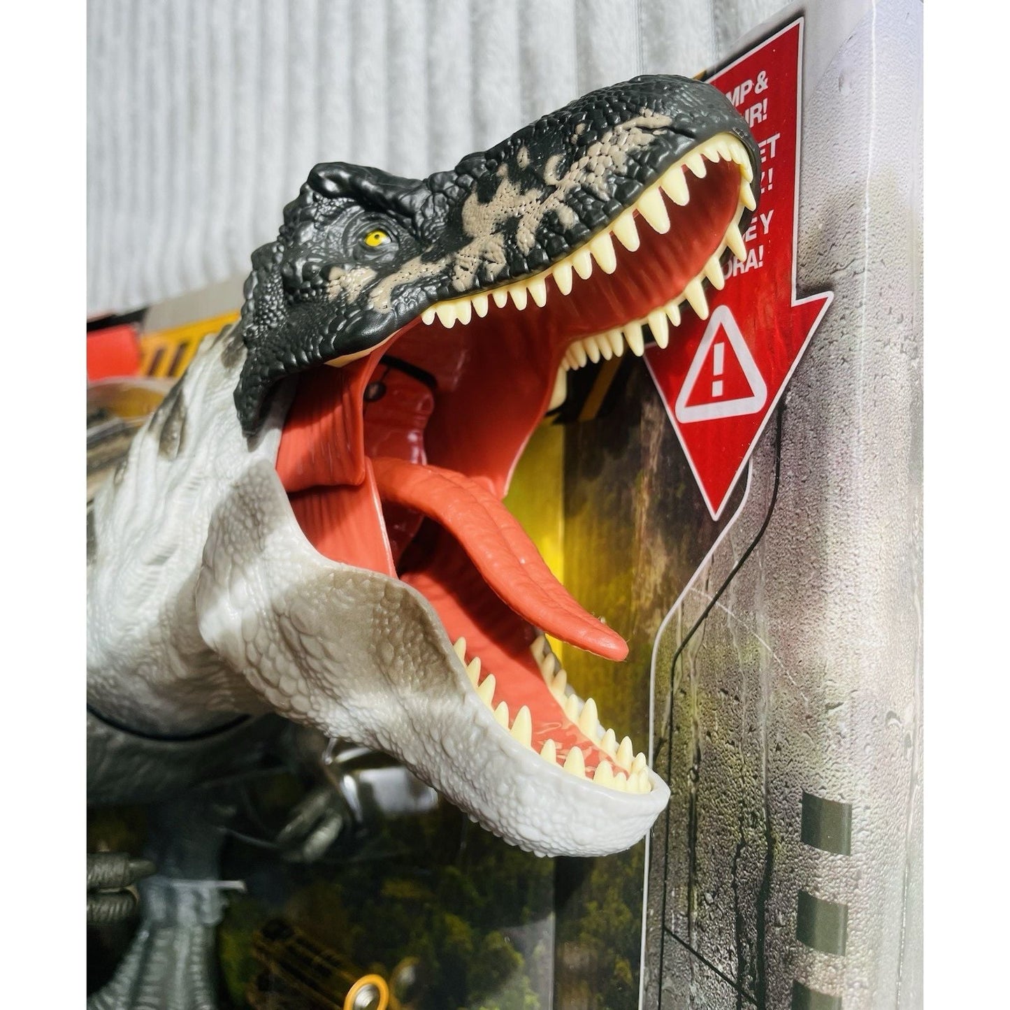 Jurassic World Rebirth Power Devour Tyrannosaurus Rex - Planet Toys