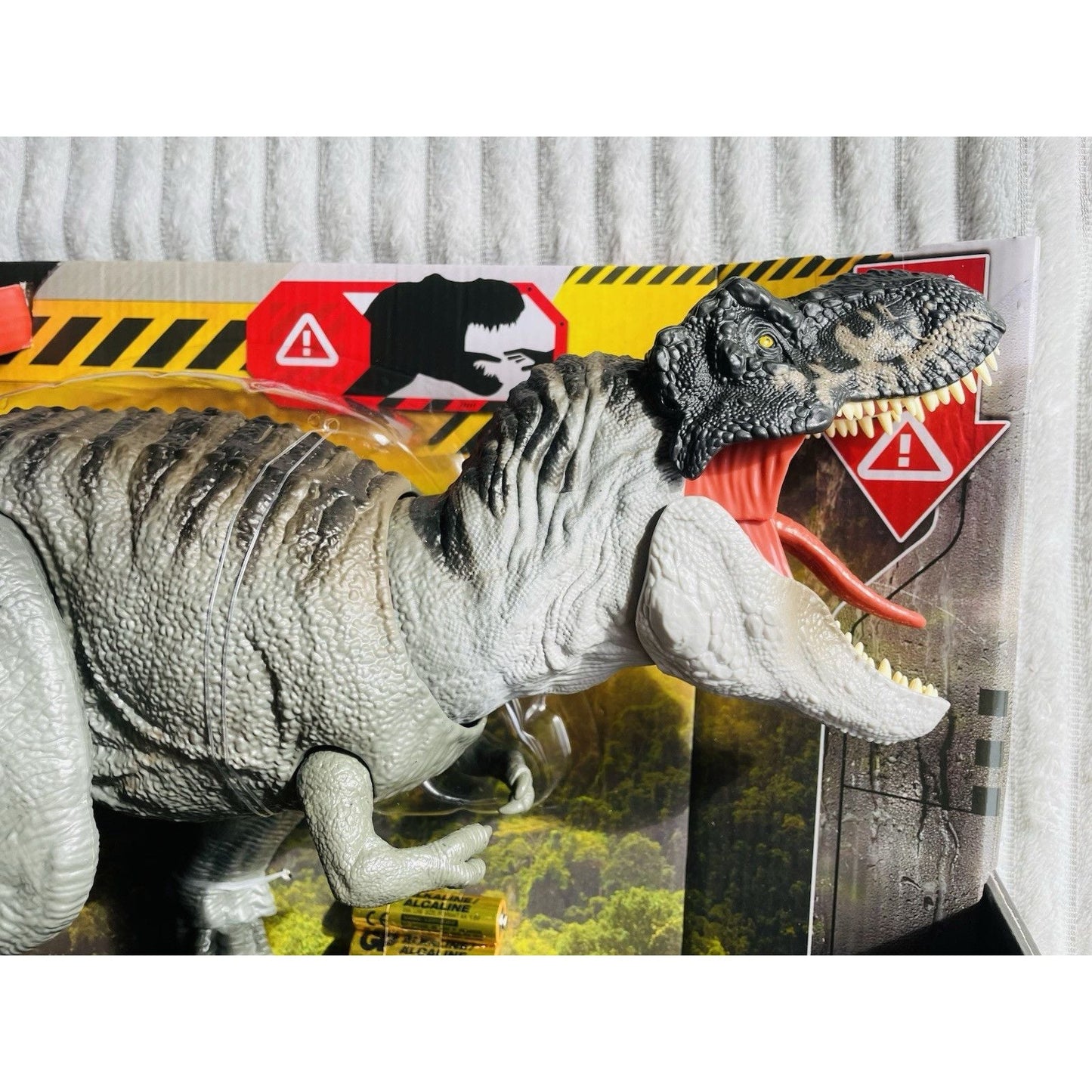 Jurassic World Rebirth Power Devour Tyrannosaurus Rex - Planet Toys