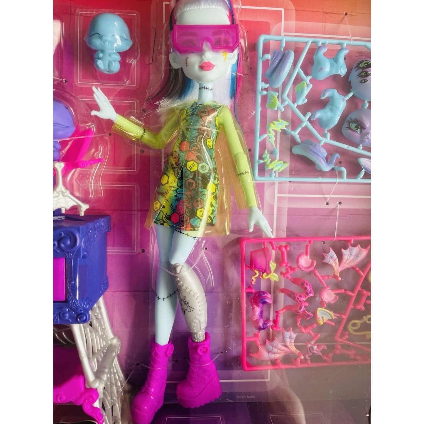 Monster High Make - A - Monster Pet Playset with Frankie Stein Doll - Planet Toys