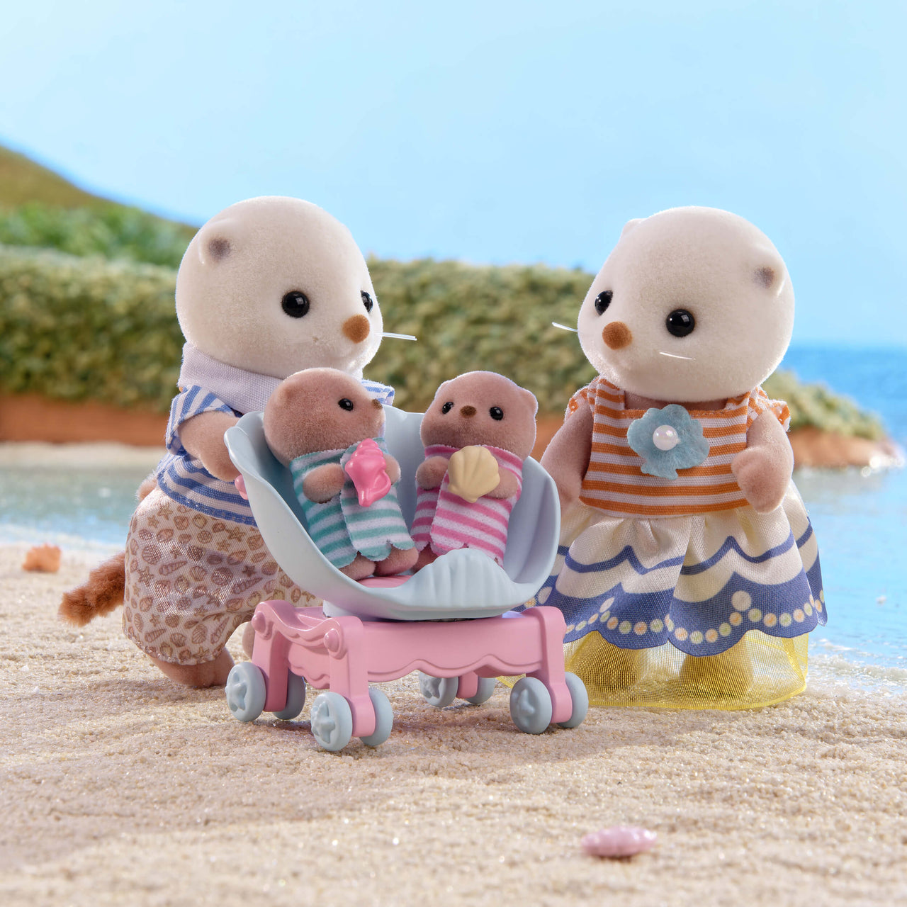 Sylvanian Families Sea Otter Family Toy Playset for Ages 3 and Up