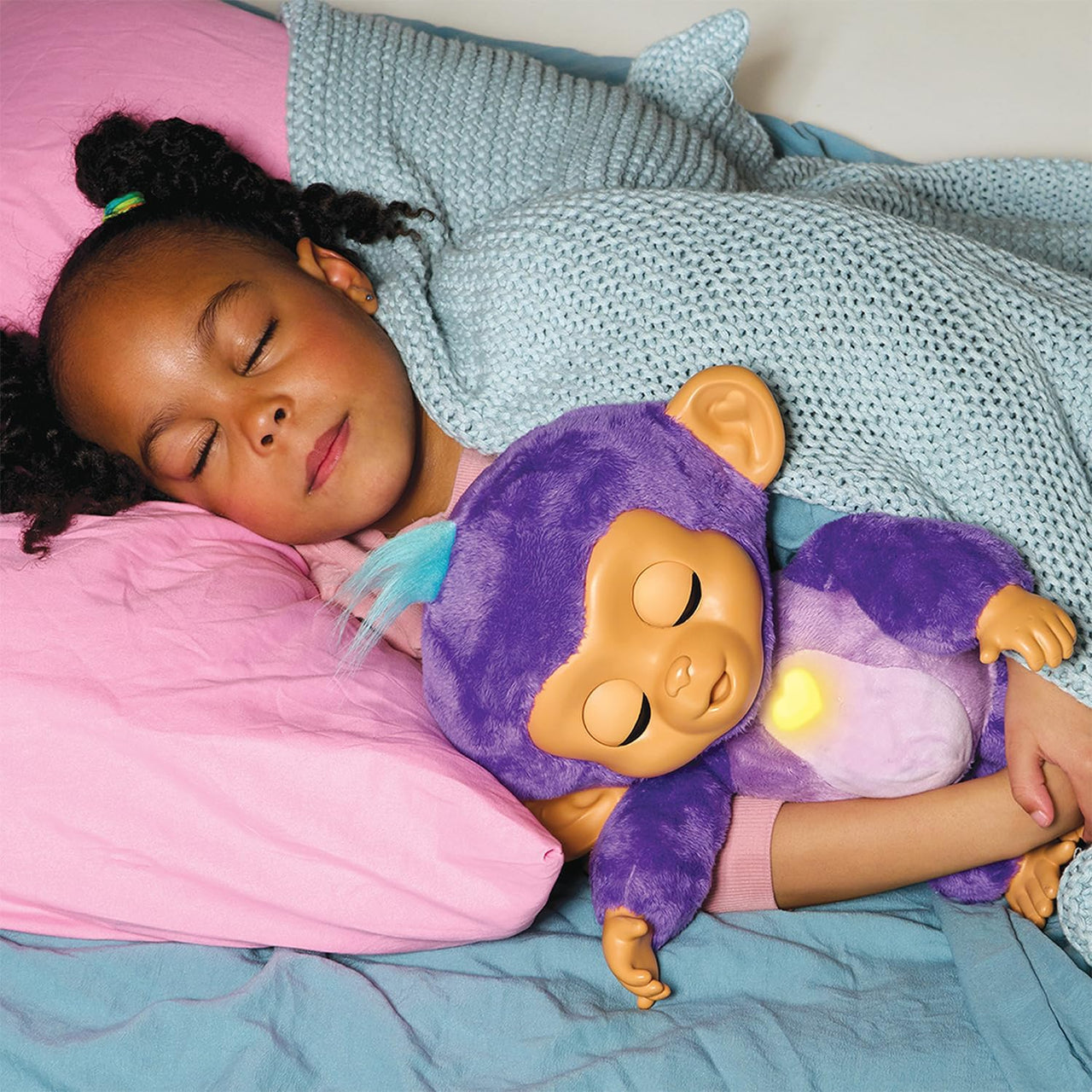 Fingerlings Care ‘n’ Cuddles Interactive Baby Monkey