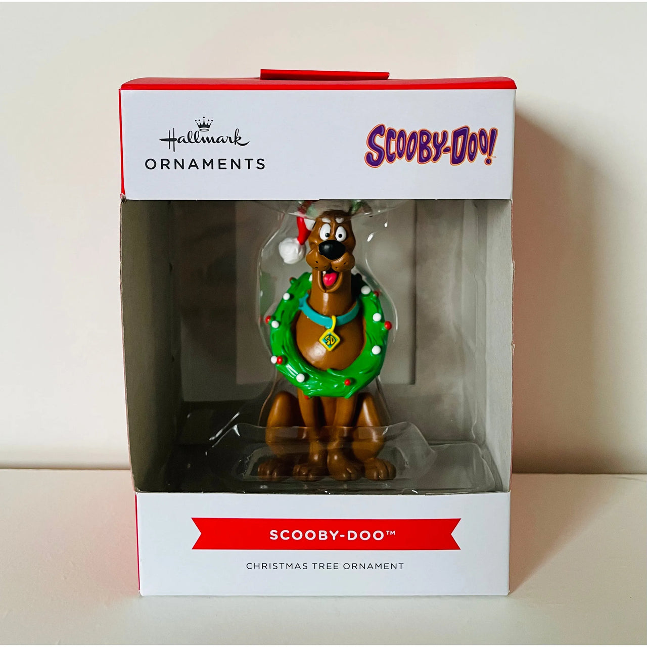 Scooby-Doo Hanging Ornament with Wreath & Santa Hat
