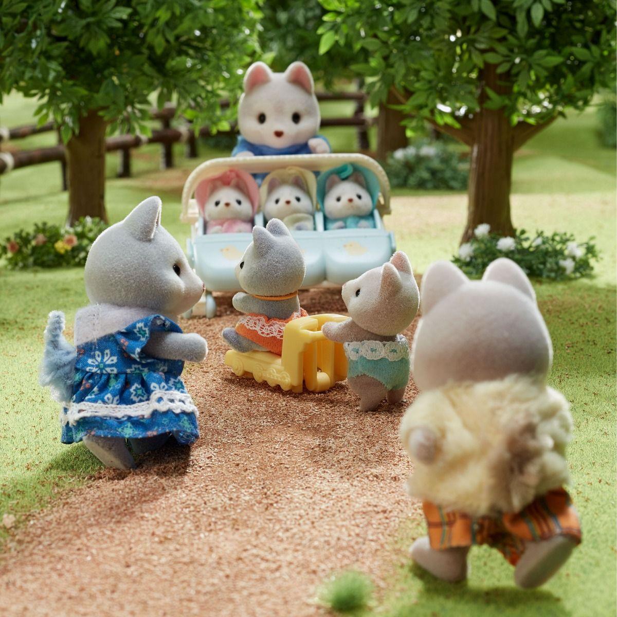 Sylvanian Families Husky Family Toy Playset for Ages 3 and Up