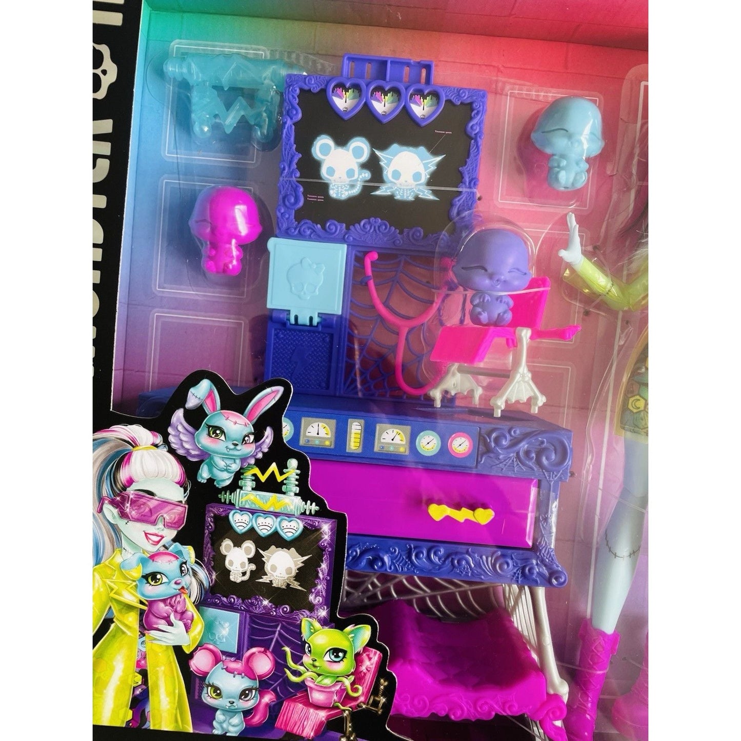 Monster High Make - A - Monster Pet Playset with Frankie Stein Doll - Planet Toys