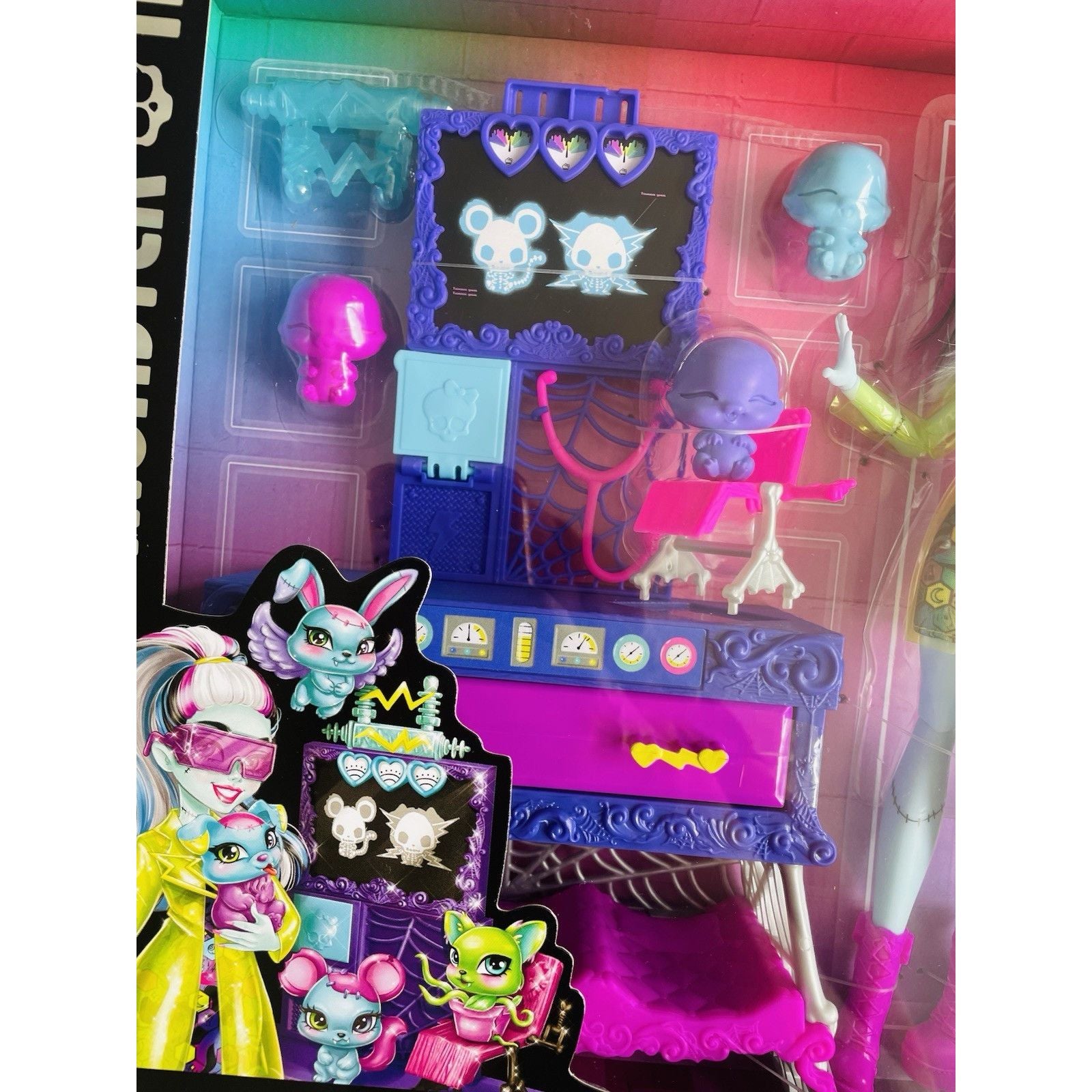 Monster High Make - A - Monster Pet Playset with Frankie Stein Doll - Planet Toys