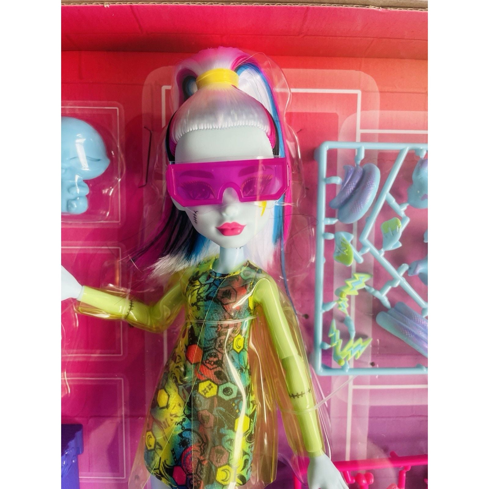 Monster High Make - A - Monster Pet Playset with Frankie Stein Doll - Planet Toys